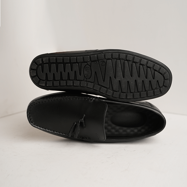 Eleganza Pebble-Grain Tassel Loafer in Black — rubber sole