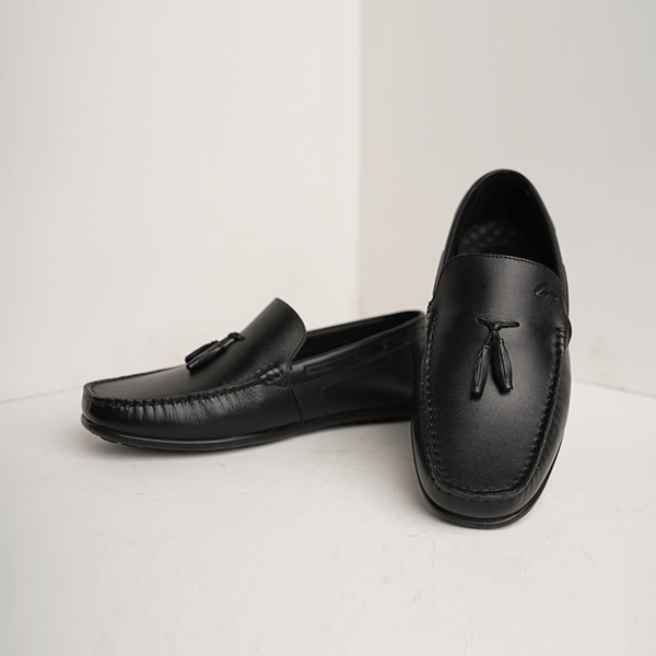 Eleganza Pebble-Grain Tassel Loafer in Black