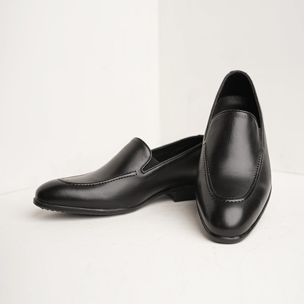 Ireland Leather Venetian Loafer in Black