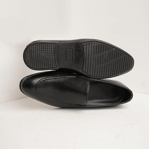 Ireland Leather Venetian Loafer in Black — rubber sole