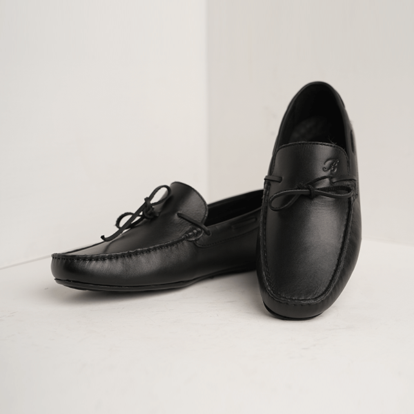 Royale Leather Bow Driving Moccasin in Black