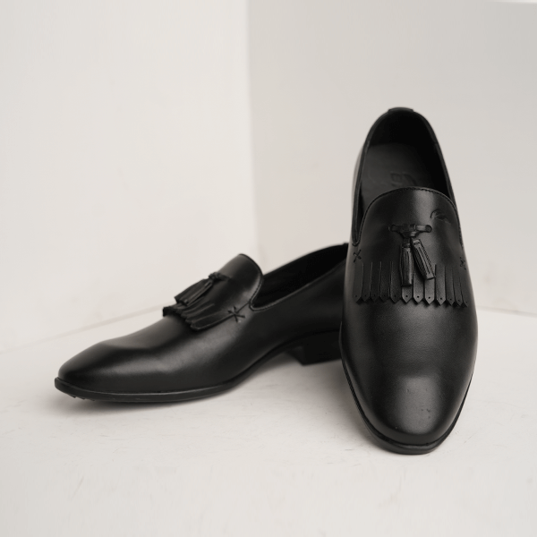 Vitoria Kiltie Tassel Loafer in Black