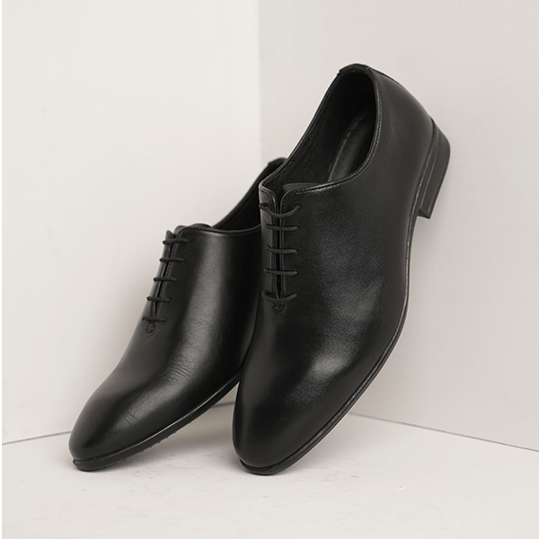 Wickford Plain-Toe Oxford in Black — another angle
