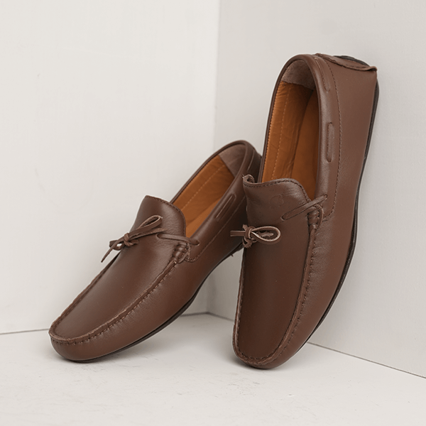Royale Leather Bow Driving Moccasin in Brown