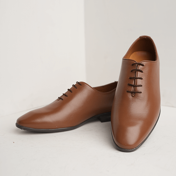 Wickford Plain-Toe Oxford in Brown — another angle